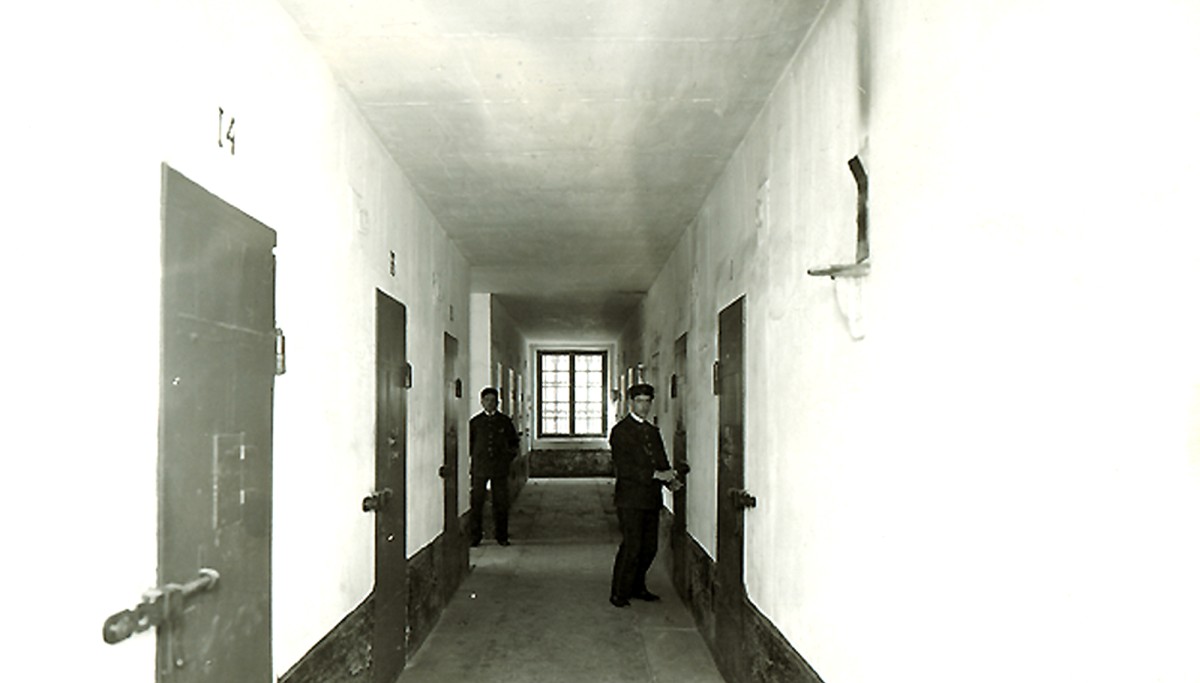 Surveillance intérieure et extérieure en prison à la période d’Entre-deux guerres