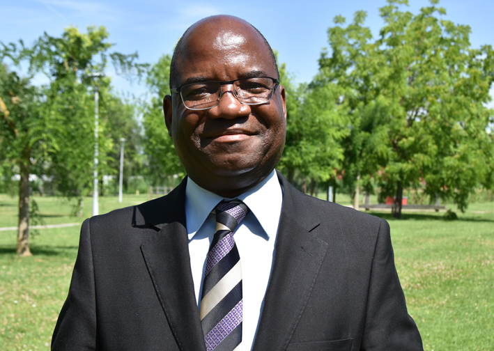 Paul Mbanzoulou, directeur de la recherche, de la documentation et des relations internationales