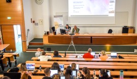 Etudiants en amphithéâtre assistant à l'atelier du Cirap