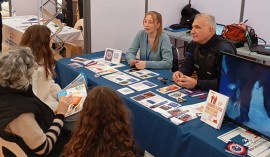 Stand de l'ÉNAP lors d'un salon des métiers