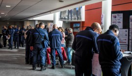 Elèves surveillants lors du forum d'accueil de l'ÉNAP