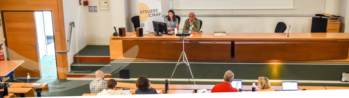 Etudiants en amphithéâtre assistant à l'atelier du Cirap