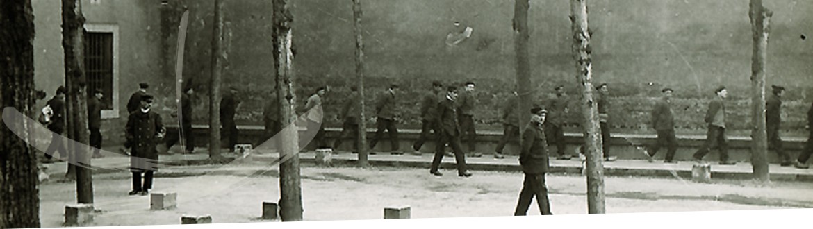 Cours de promenade, établissement pénitentiaire dans l’Entre-deux-guerres