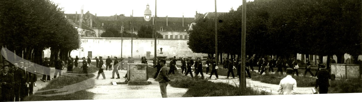 Cours de promenade, établissement pénitentiaire dans l’Entre-deux-guerres