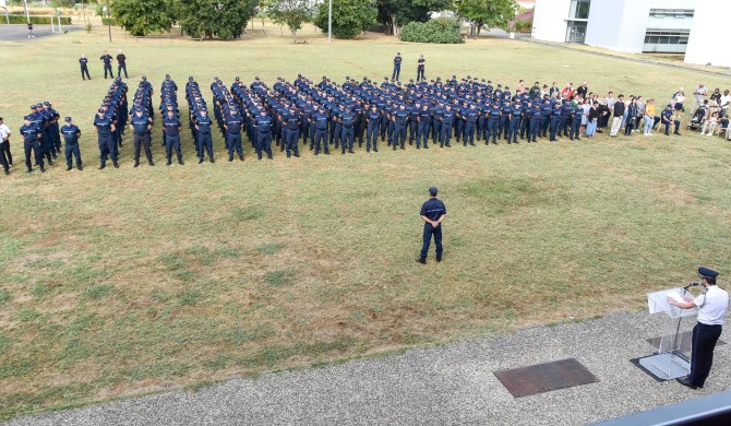 Vue d'ensemble : cérémonie de fin de formation de la 33e promotion de brigadiers-chefss