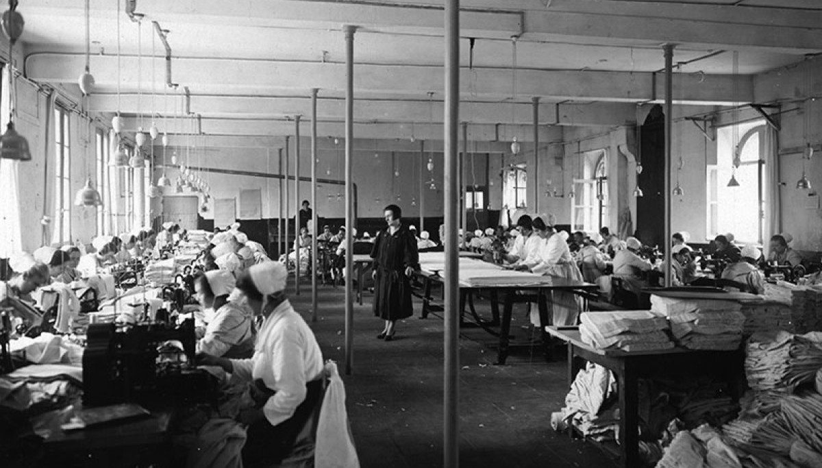 Maison centrale de Montpellier : atelier de couture, 1930 – Photographie d’Henri Manuel (Coll. Enap-Crhcp)