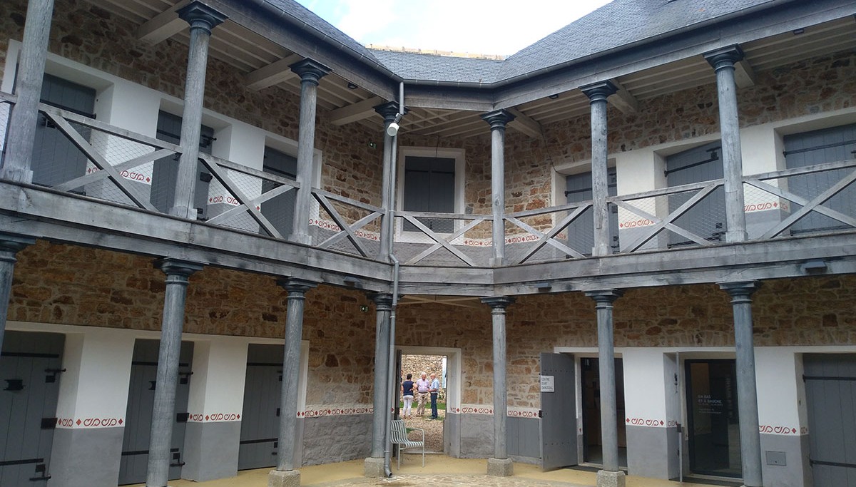 La maison d’arrêt de Guingamp hier…  Institut national supérieur de l’éducation artistique et culturelle (INSEAC) et centre d’art contemporain dédié à la photographie aujourd’hui. Crédit photo : Jonathan Grosjean