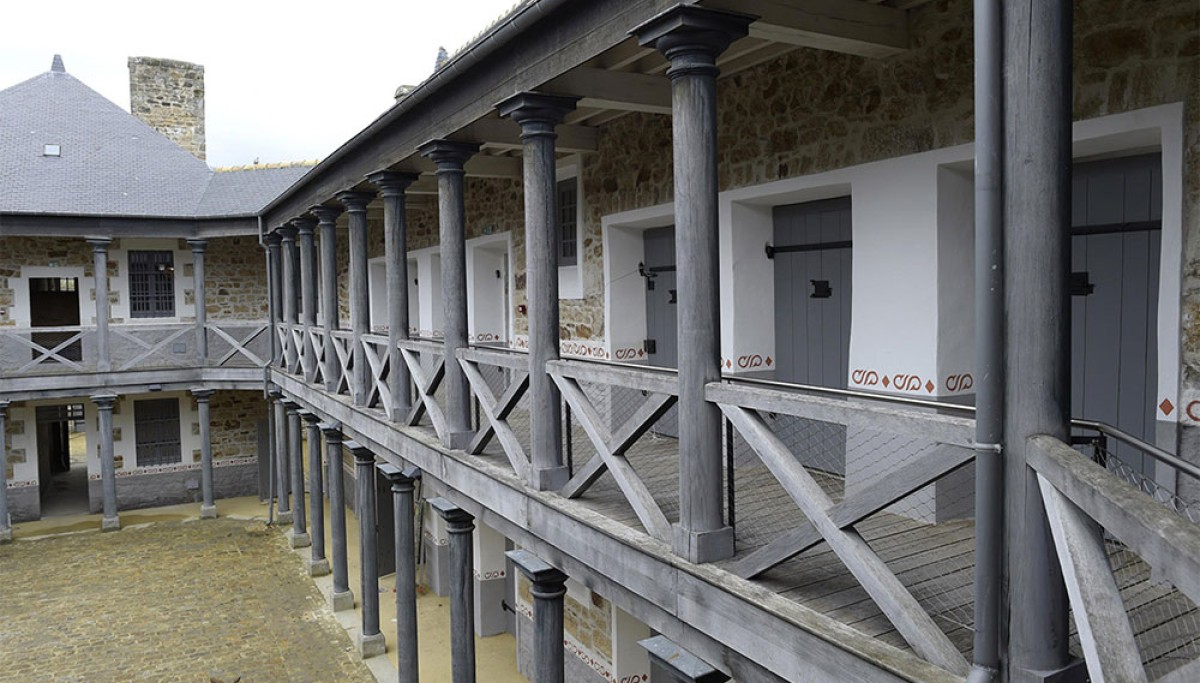 La maison d’arrêt de Guingamp hier…  Institut national supérieur de l’éducation artistique et culturelle (INSEAC) et centre d’art contemporain dédié à la photographie aujourd’hui. Crédit photo : ville de Guingamp