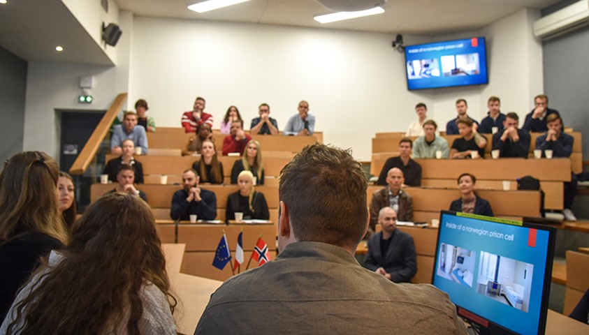 Visite d’étude d’élèves surveillants norvégiens à l’Énap