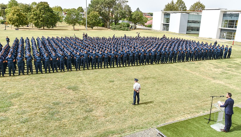 Levée des couleurs en présence de la 216e promotion d’élèves surveillants et de la 3e promotion de la classe prépa’talents