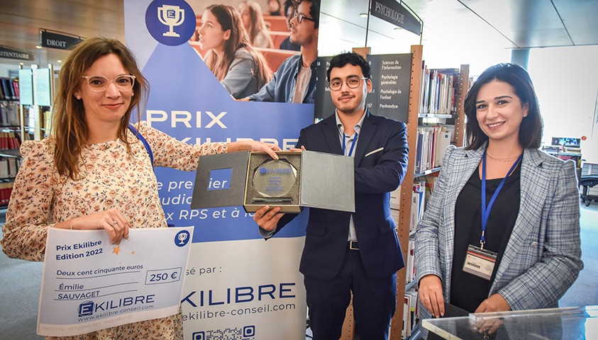 Remise du prix de thèse de psychologie de Madame Emilie Piouffre-Sauvaget par le cabinet Ekilibre à l’Énap le 16 octobre 2023