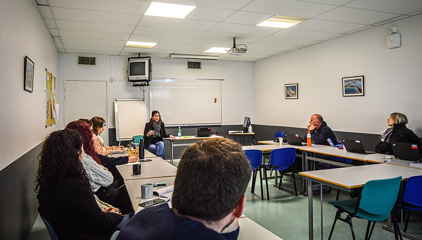 Atelier du Cirap : « Prise en charge des auteurs de violences conjugales – Construction d’une réponse en SPIP et expériences des auteurs » par Lucie Hernandez, enseignante-chercheure en psychologie