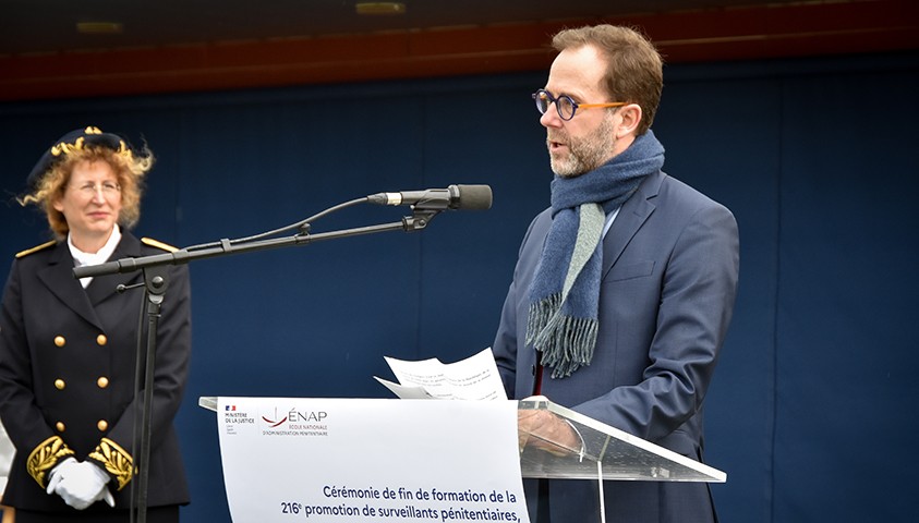 Premier déplacement d’Emmanuel Razous, directeur adjoint de l’administration pénitentiaire à l’ÉNAP, à l’occasion de la cérémonie de fin de formation et de baptême de la 216e promotion de surveillants – « Promotion Maya Angelou »