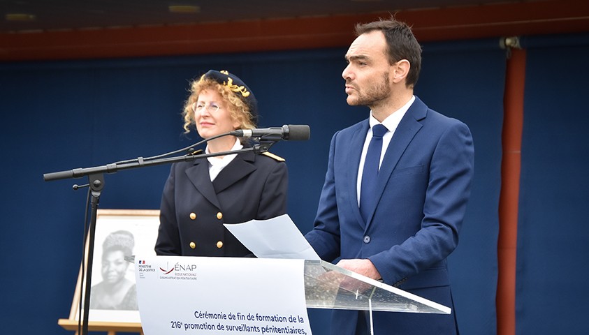 Premier déplacement d’Emmanuel Razous, directeur adjoint de l’administration pénitentiaire à l’ÉNAP, à l’occasion de la cérémonie de fin de formation et de baptême de la 216e promotion de surveillants – « Promotion Maya Angelou »