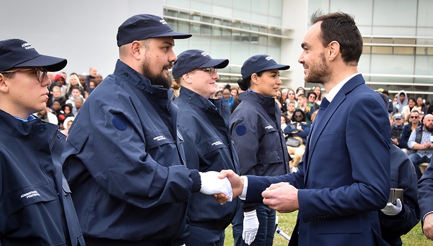 Premier déplacement d’Emmanuel Razous, directeur adjoint de l’administration pénitentiaire à l’ÉNAP, à l’occasion de la cérémonie de fin de formation et de baptême de la 216e promotion de surveillants – « Promotion Maya Angelou »