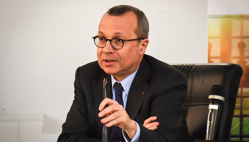 M. Pierre-André Durand, préfet de la région Occitanie, et M. Bertrand Valeyre, représentant de l’association française de vexillologie ont été accueillis par Jean-Philippe Mayol, directeur par intérim de l’école, et Laurent Cousson, chef de l’unité de formation des directeurs, mobilisée pour cet événement.  Messieurs Pierre-André Durand et Bertrand Valeyre ont ensuite animé une conférence sur les origines historiques et les enjeux contemporains des symboles de notre République.  Cette conférence a été prépa