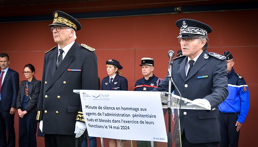 Minute de silence à l’ÉNAP