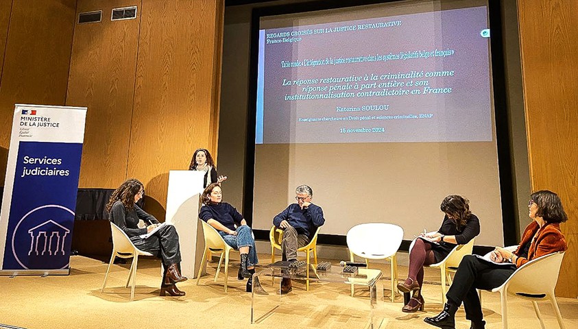 Photo de Katerina SOULOU pendant son intervention
