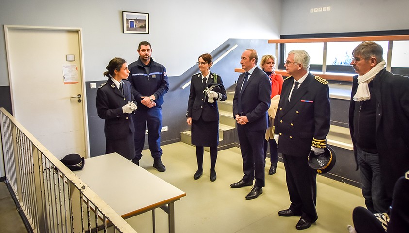 Monsieur Laurent Marcangeli assiste à un exercice de simulation