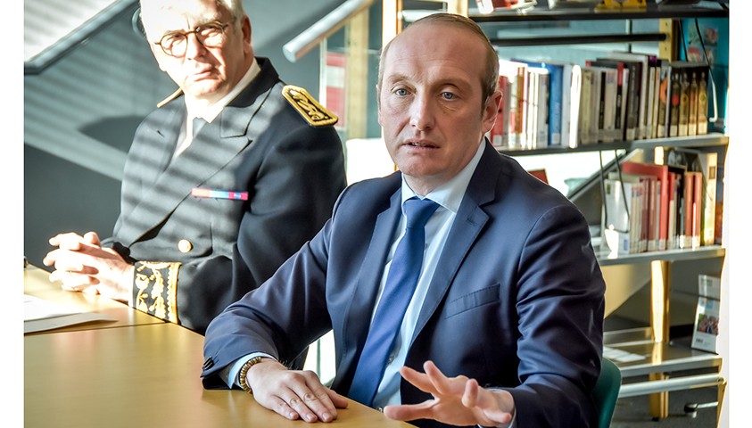 Monsieur Laurent Marcangeli lors de sa rencontre avec des élèves de l'ÉNAP