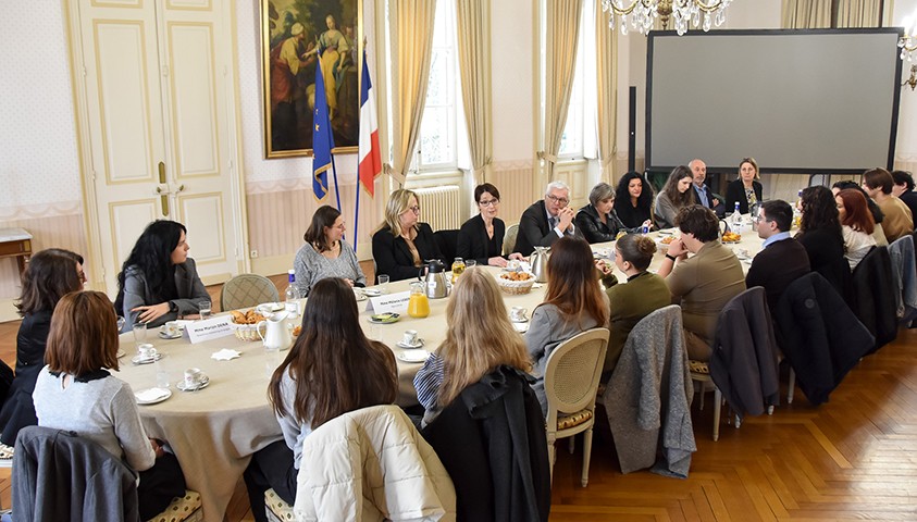 Madame Sophie Bondil, Directrice de l'ÉNAP, engagée pour l'égalité professionnelle lors d'une table ronde inspirante