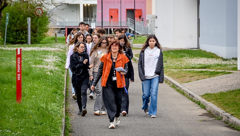 Groupe d'élèves venus visiter l'ÉNAP lors de la journée porte ouverte