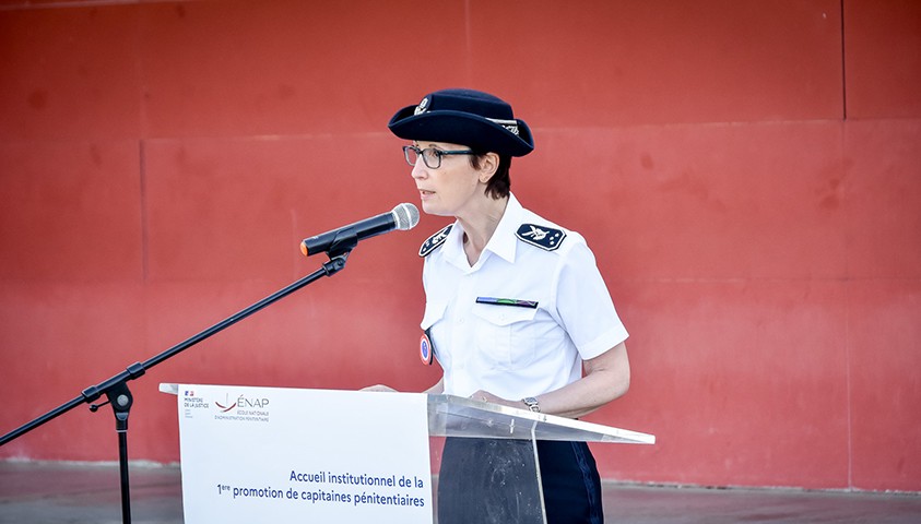 Accueil de la 1e promotion de capitaines pénitentiaires : une entrée solennelle en formation à l’ÉNAP