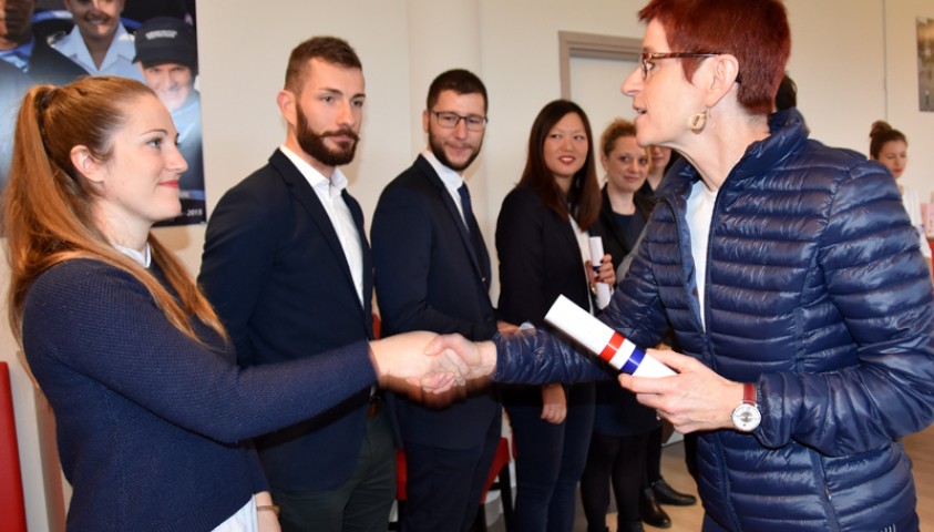 Cérémonie de fin de formation de la 11è promotion de DPIP et de la 15è promotion d’adjoints techniques.Remise des attestations de formation. 