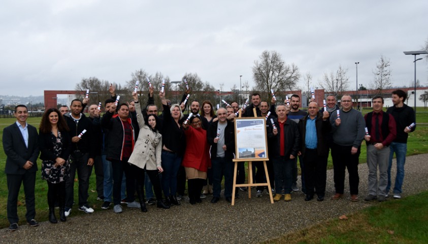 Cérémonie de fin de formation de la 11è promotion de DPIP et de la 15è promotion d’adjoints techniques. La 15ème promotion d'adjoints techniques avec les coordinateurs de formation