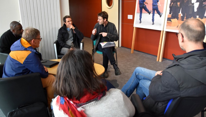 Enap : Colloque : Ce que la formation fait aux individus, mars 2018. Visite de l’exposition "le Tigre et le Papillon", avec l’artiste en résidence Arnaud Théval.