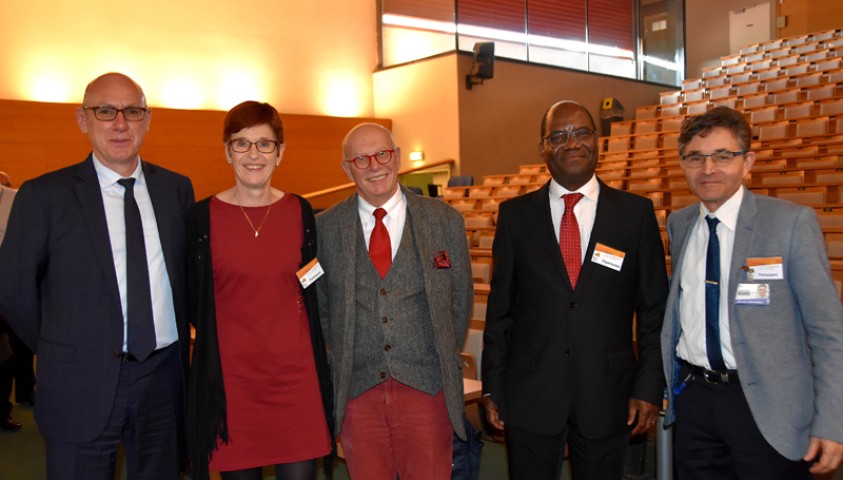 Enap : Colloque : Ce que la formation fait aux individus, mars 2018. Jean-Michel Camu, directeur interrégional adjoint, DISP de Bordeaux ; Sophie Bleuet, directrice de l’Enap ; Robert Cario, professeur émérite, Université de Pau et des Pays de l’Adour ; Paul Mbanzoulou, directeur de la recherche et de la documentation à l’Enap, et Jean-Philippe Mayol, directeur-adjoint de l’Enap.