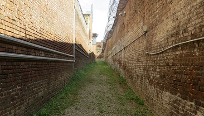 CRHCP. La maison d'arrêt de Beauvais avant sa fermeture en 2016. Le chemin de ronde.