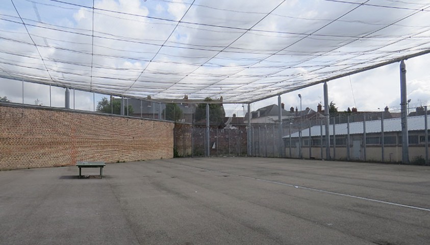 CRHCP. La maison d'arrêt de Beauvais avant sa fermeture en 2016. La cour de promenade