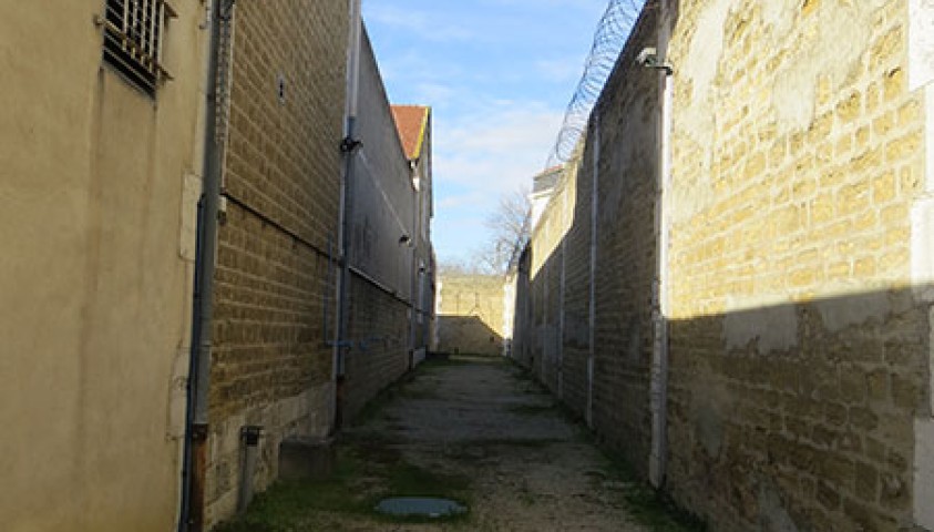 CRHCP. La maison d'arrêt de Valence avant sa fermeture en 2016. Le chemin de ronde.