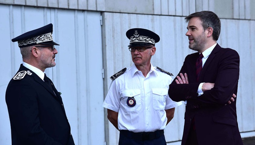 Un 14 Juillet d’exception sur le thème « Une nation engagée, unie, solidaire ». Stéphane Bredin, directeur de l’administration pénitentiaire, avec Christophe Millescamps, directeur de l’Enap, et Stéphane Raberin, responsable du département sécurité, responsable du dispositif 14 juillet.