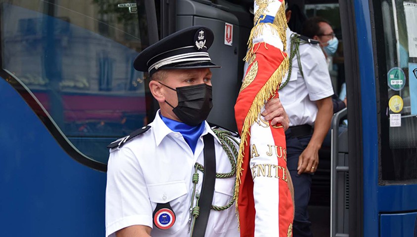 Le cœur du défilé : Le 14 juillet porté par toute une école, vu de l’intérieur Crédit photo MC. Pujeau/Énap 