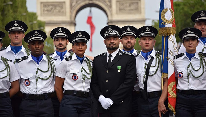 Le cœur du défilé : Le 14 juillet porté par toute une école, vu de l’intérieur Crédit photo :  MC. Pujeau/Énap 