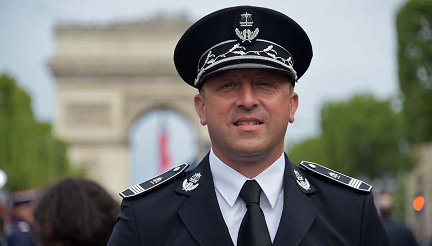 Le cœur du défilé : Le 14 juillet porté par toute une école, vu de l’intérieur Crédit photo : MC. Pujeau/Énap 