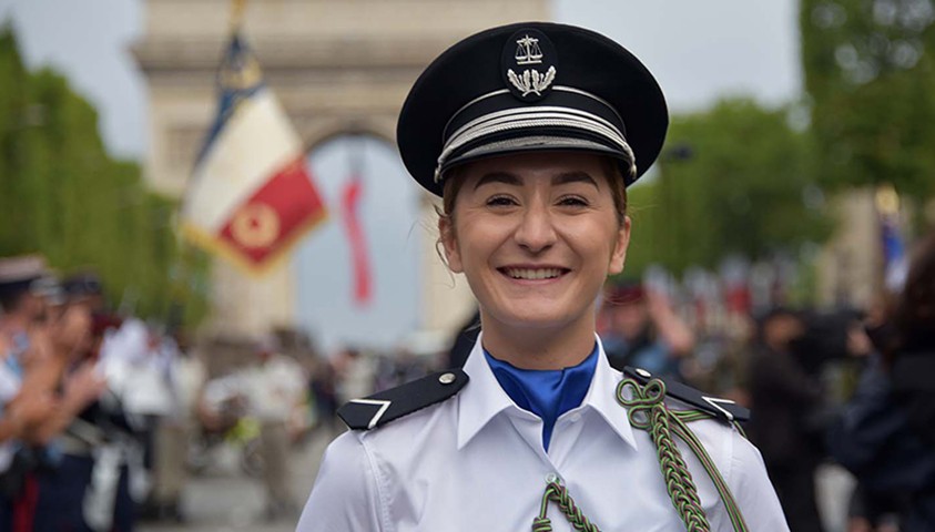 Le cœur du défilé : Le 14 juillet porté par toute une école, vu de l’intérieur Crédit photo : MC. Pujeau/Énap 