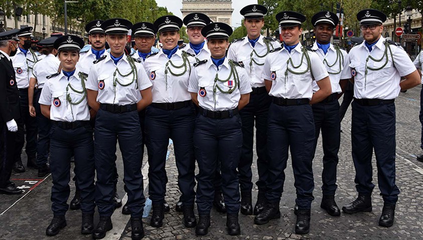 Le cœur du défilé : Le 14 juillet porté par toute une école, vu de l’intérieur Crédit photo : MC. Pujeau/Énap 