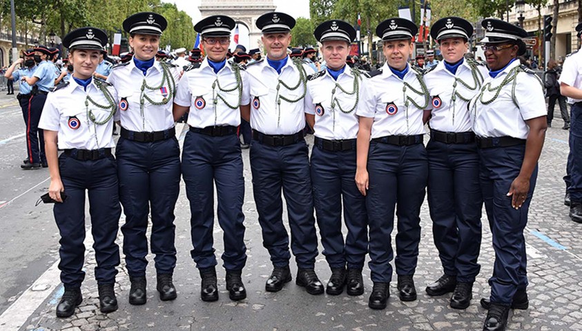 Le cœur du défilé : Le 14 juillet porté par toute une école, vu de l’intérieur Crédit photo : MC. Pujeau/Énap