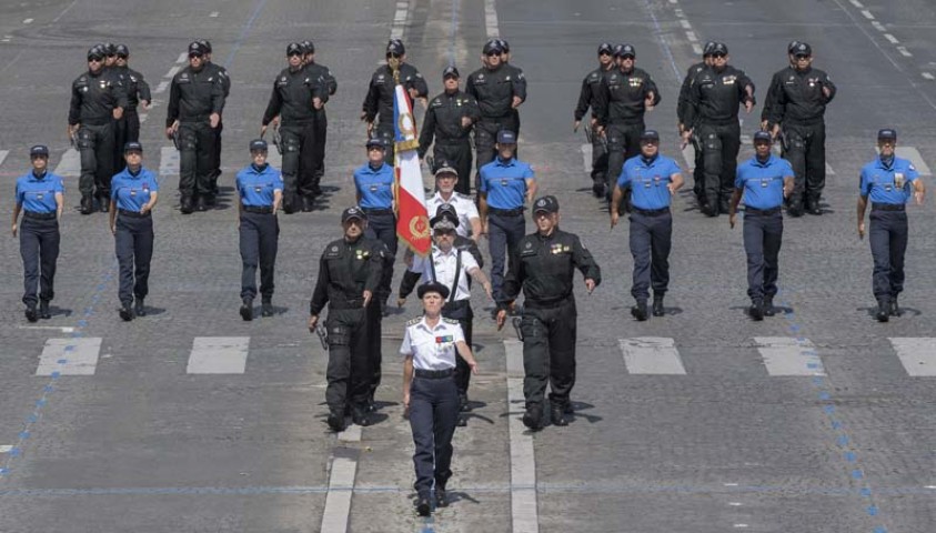 Défilé du 14 juillet 2017. Le peloton de Paris.  Le défilé sur les champs Elysées