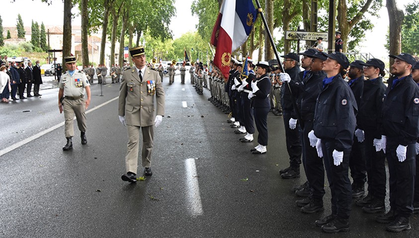 Le cœur du défilé : Le 14 juillet porté par toute une école, vu de l’intérieur Crédit photo : V. Paviza/Énap