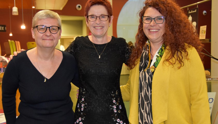 Départ de Sophie Bleuet, directrice de l’Enap. Sophie Bleuet avec des personnels de l'Enap.