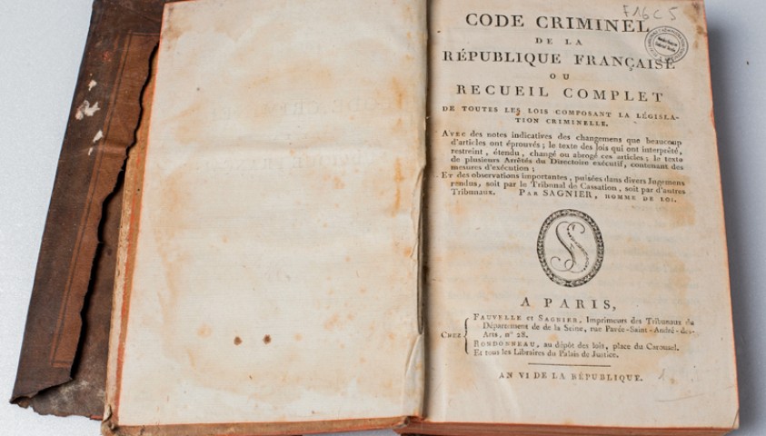 Enap. Les pépites du CRHCP. SAGNIER - Code criminel de la République Française ou recueil complet de toutes les lois composant la législation criminelle - Paris, An VI de la République, (1798) 