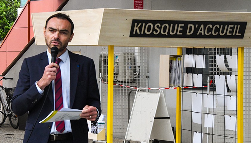 Le Collectif Cancan, artistes en résidence, inaugure le kiosque d’accueil