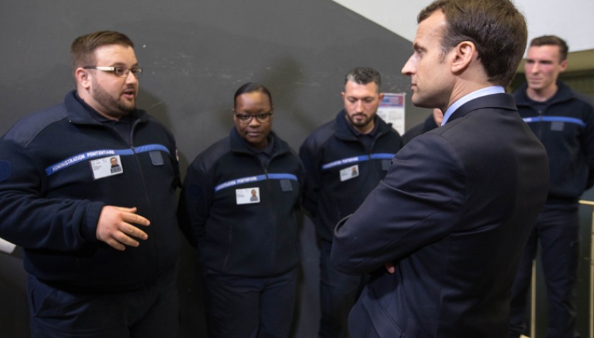 Visite d'Emmanuel Macron, président de la République, à l'Enap. Rencontre avec les élèves surveillants. Crédit photo : Laurent Blevennec, Présidence de la République. Mars 2018