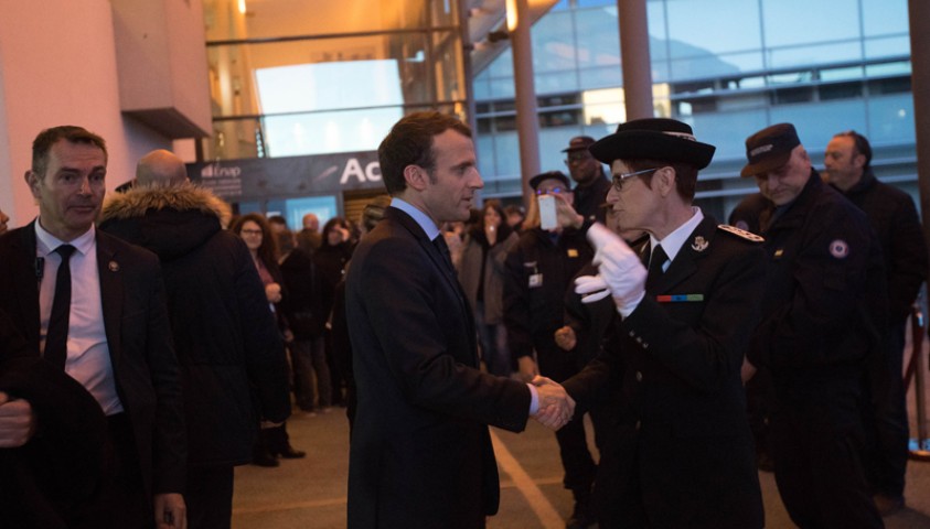 Visite d'Emmanuel Macron, président de la République, à l'Enap. Départ d'Emmanuel Macron. Crédit photo : Laurent Blevennec, Présidence de la République. Mars 2018