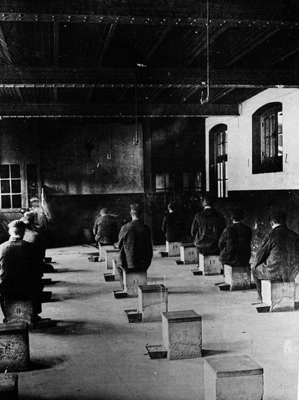 Maison centrale de Melun : salle de discipline, 1908 (Coll. Enap-Crhcp)