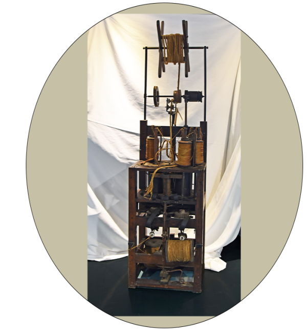 Machine à tresser la corde, utilisée pour fabriquer des semelles d’espadrilles (vers 1890) Provenance : Maison centrale de Nîmes, Collection Enap-Crhcp